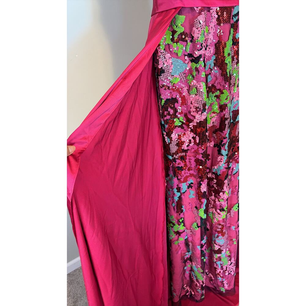 Terani Couture - Long party dress covered in sequins and floral print - Picture 4 of 8